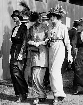 1916 women's street style