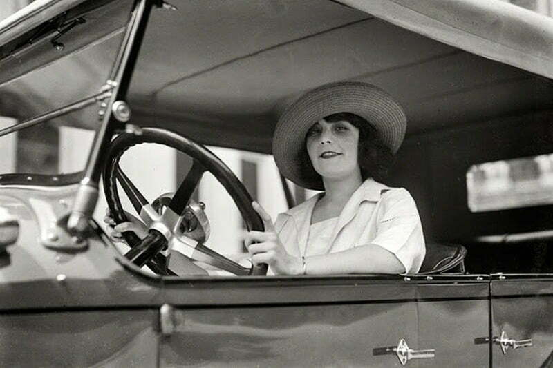 Find Different Types Of Vintage Hats In 1920s Vintage Retro