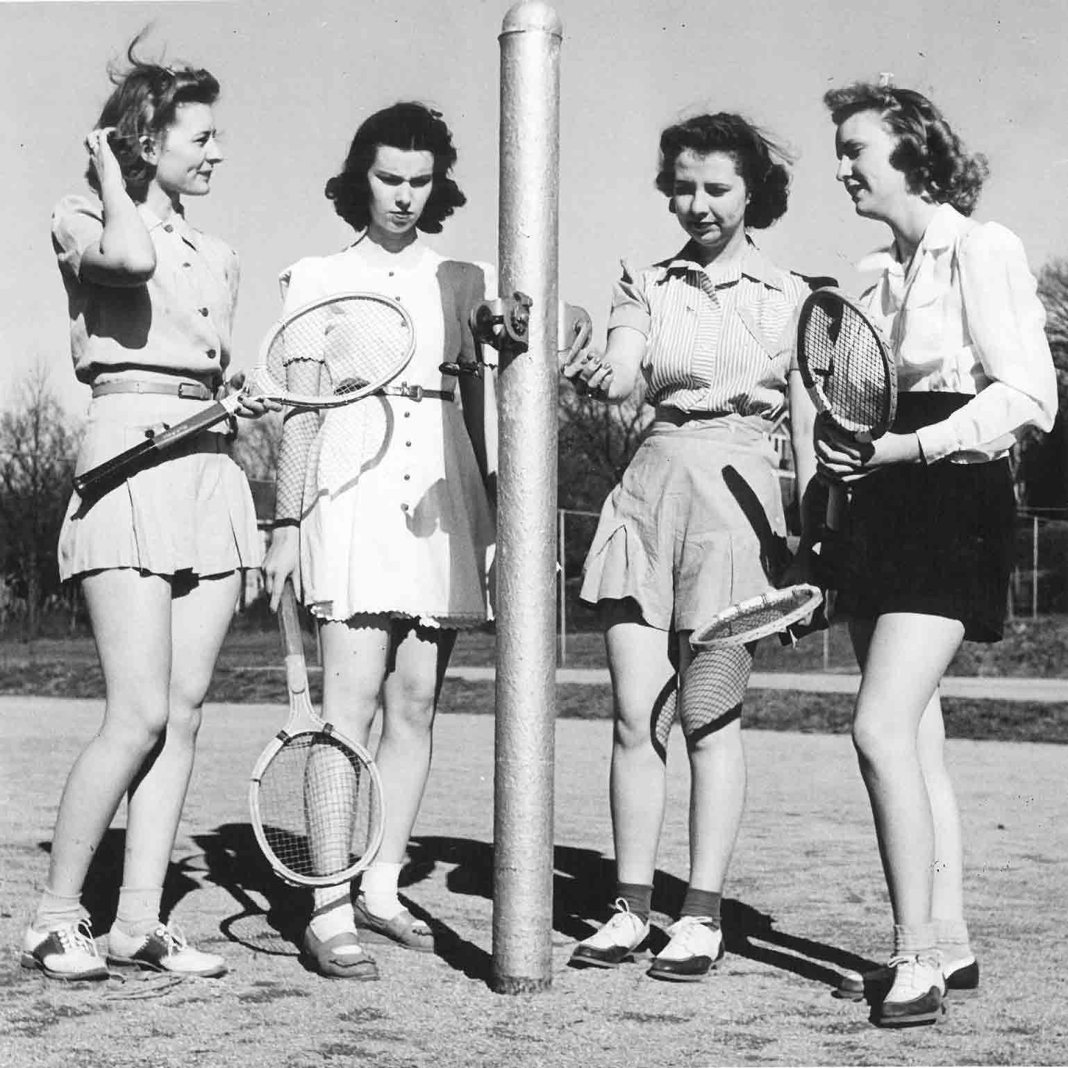 How To Style a 1940s Look