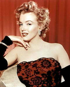 Having Glamorous 1950s Hairstyles for Short Hair Like Marilyn Monroe