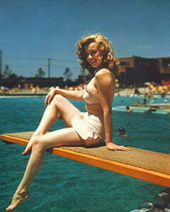 Having Glamorous 1950s Hairstyles for Short Hair Like Marilyn Monroe