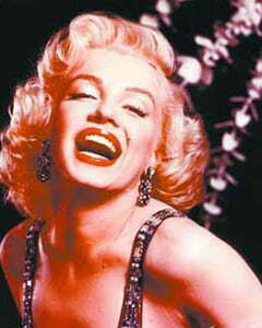 Having Glamorous 1950s Hairstyles for Short Hair Like Marilyn Monroe