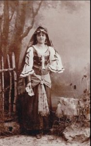 Vintage-Halloween-Costume-women-1930s-Gypsy-Costume