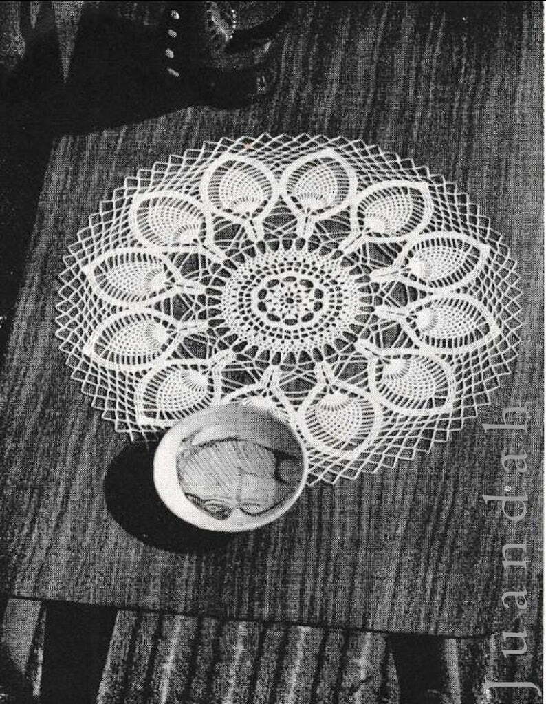 Vintage pineapple crochet entire  pattern book 9 x 1950s image 0