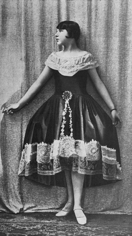 Typical 1920s Formal Dress for Women - Evening Dresses of Robe de style ...