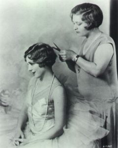 1920s-inward-curly-bob