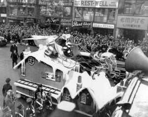 vintage-photos-Balloon-the-First-Macy's-Thanksgiving-Day-Parade-12