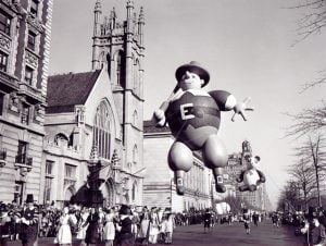 vintage-photos-Pilgrim-balloon-1946-Balloon-the-First-Macy's-Thanksgiving-Day-Parade-11