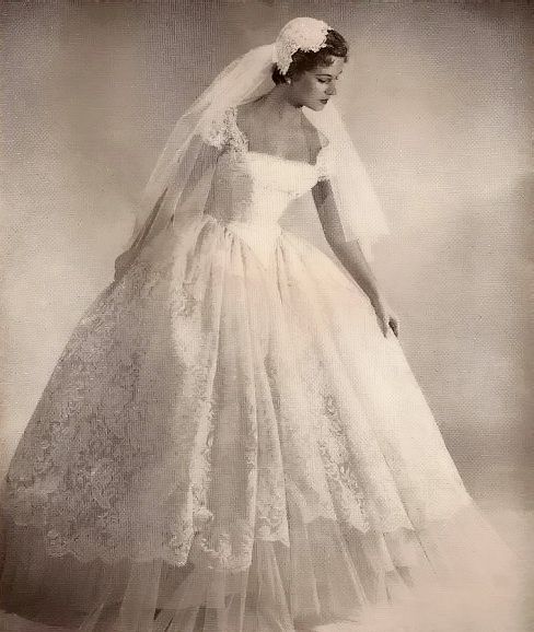 1950s-wedding-dresses-1