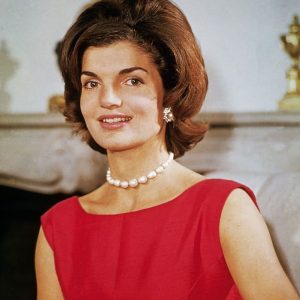 the-flpped-bob-of-Jacqueline-Kennedy-3