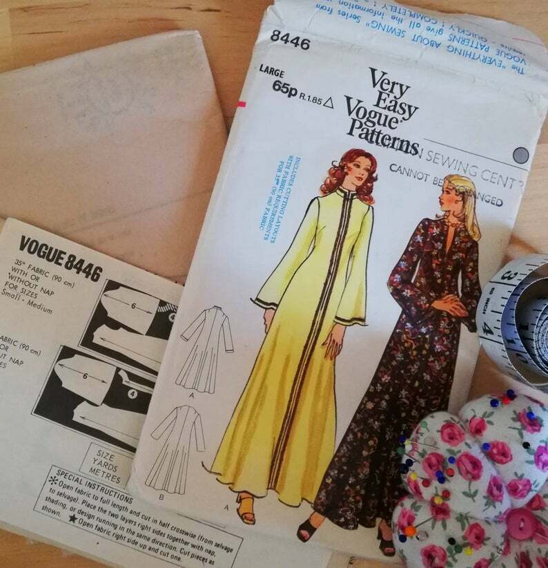 Vintage Vogue 8446 Ladies LARGE sewing pattern 1972 lounge image 0